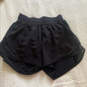 black lululemon shorts